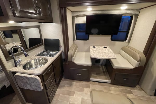 Open Route RV Rentals. Class C 2020 Thor Motor-Coach Mercedes Château 24DS