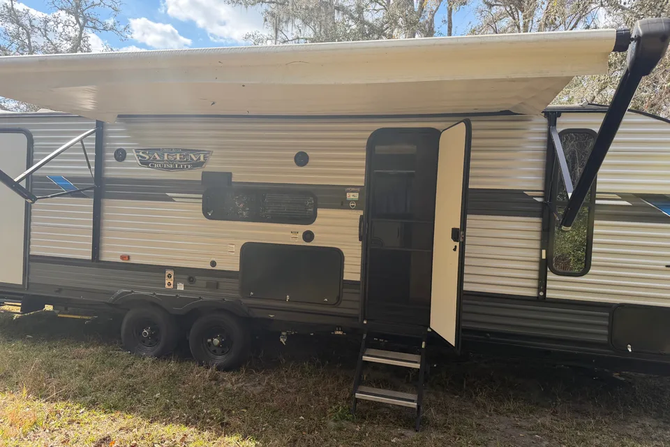 Lesya's Forest River 263BHXL Travel Trailer