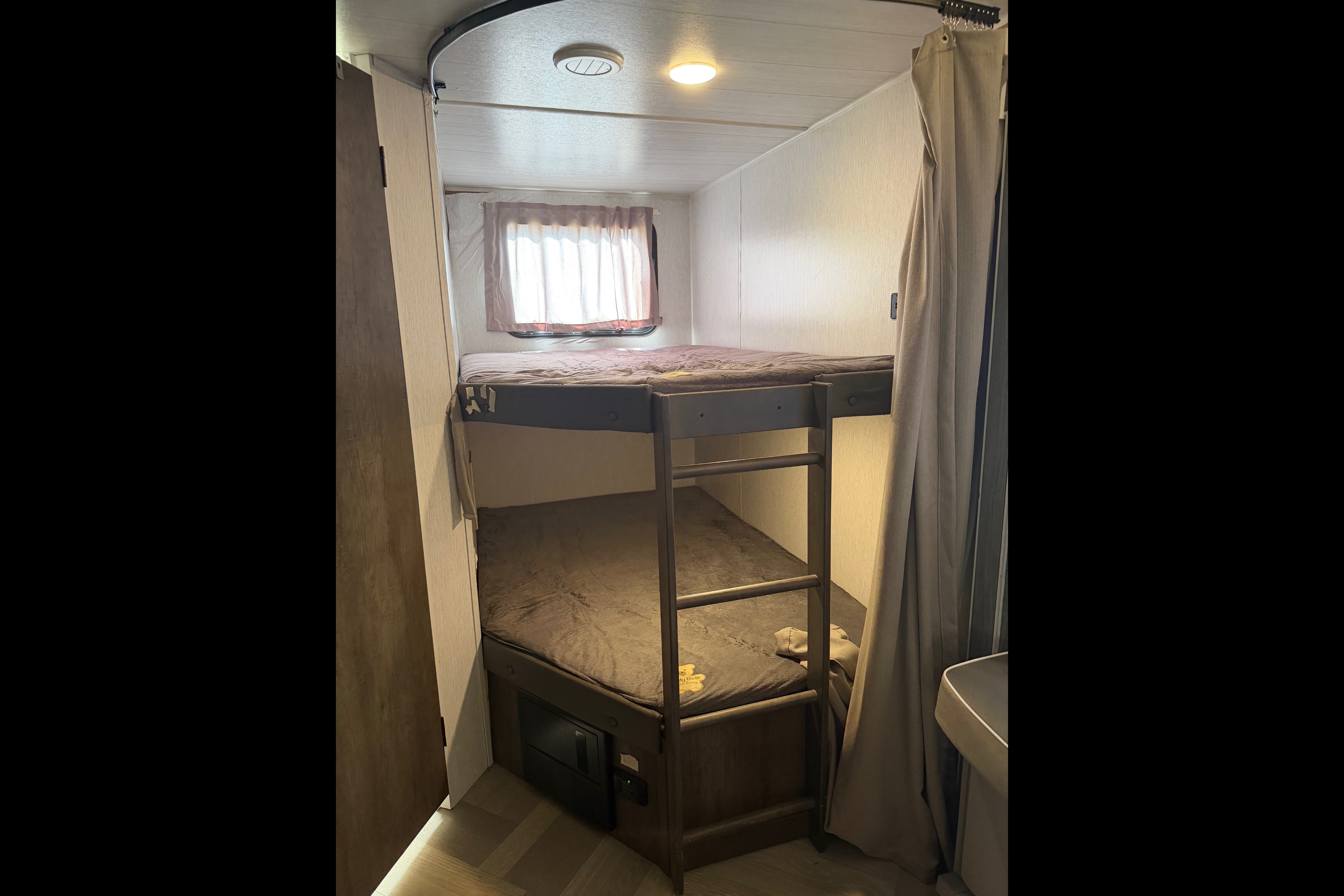 Lesya's Forest River 263BHXL Travel Trailer