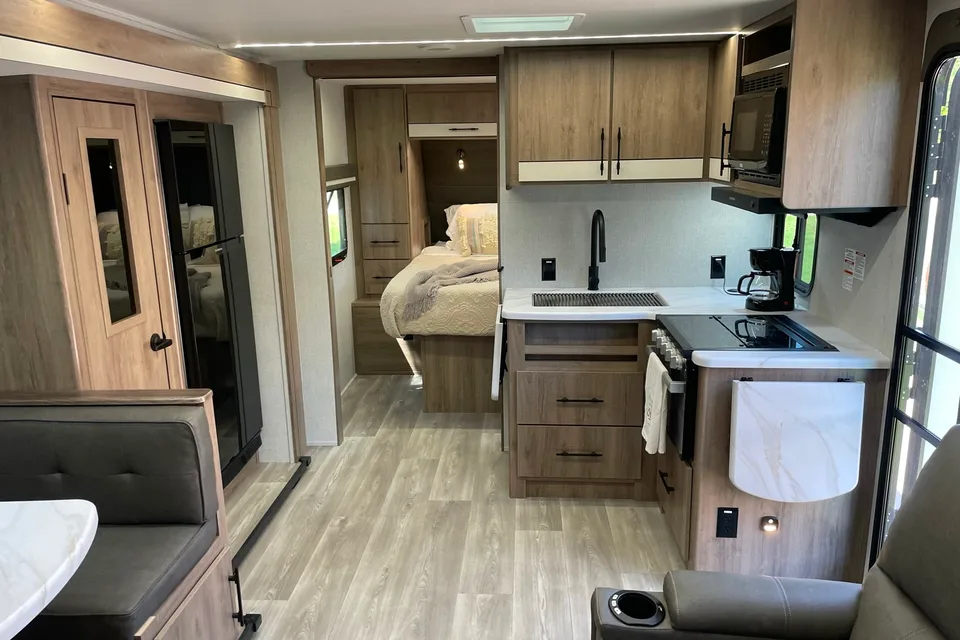 BRAND NEW Grand Design Imagine 25DBE Luxury Trailer