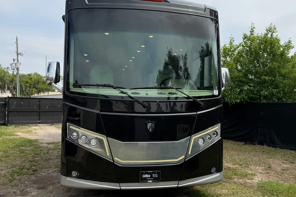 Wesley's Thor Motor Coach Palazzo Class A