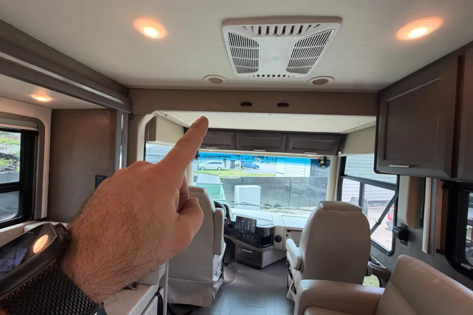 Wesley's Thor Motor Coach Palazzo Class A