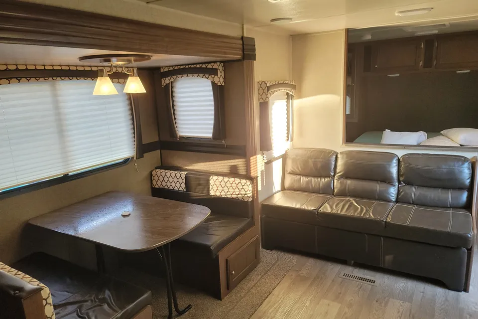 Robert's Kingston 26RBK Travel Trailer