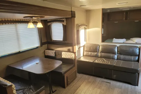 Robert's Kingston 26RBK Travel Trailer