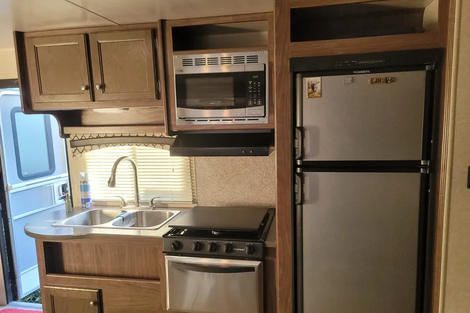 Robert's Kingston 26RBK Travel Trailer