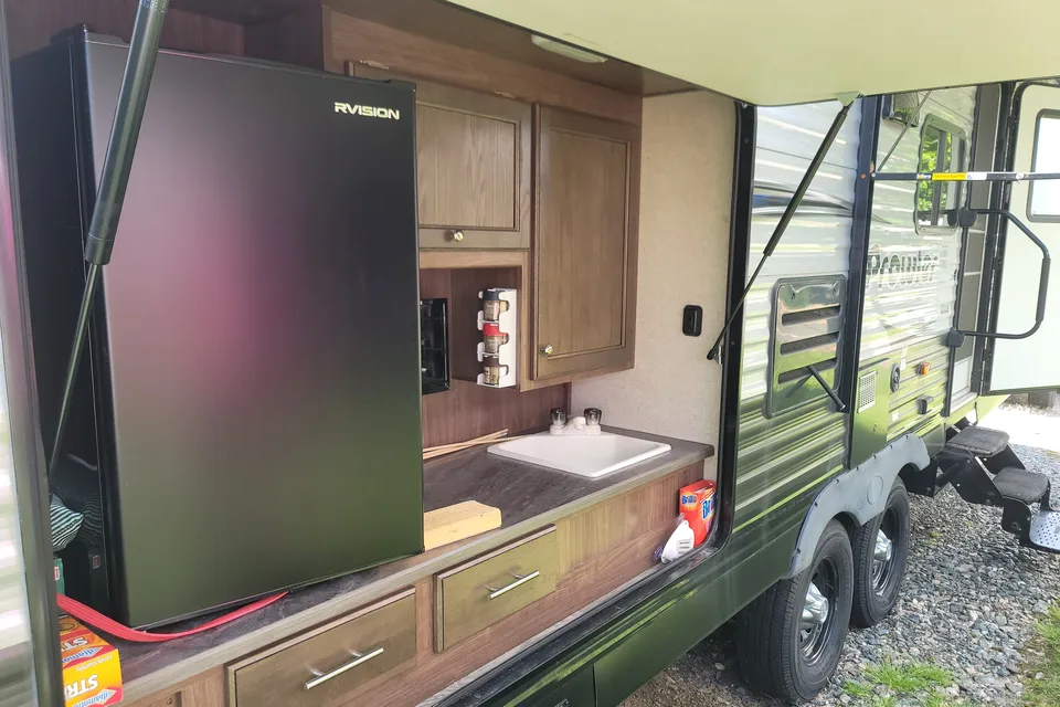 Robert's Kingston 26RBK Travel Trailer