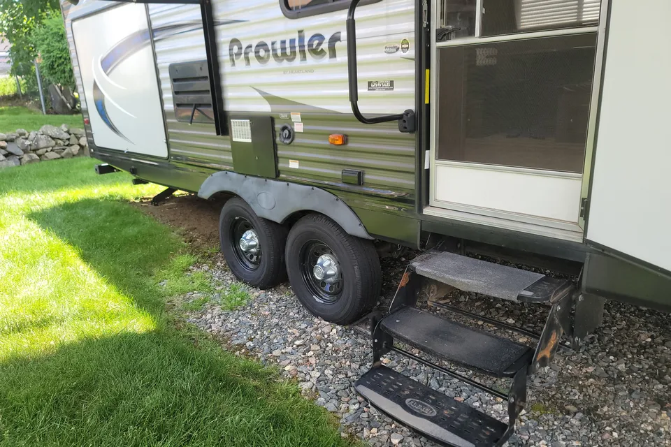 Robert's Kingston 26RBK Travel Trailer