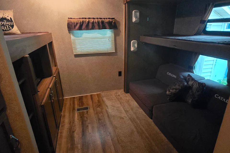 2017 Coachmen Catalina SBX 321BHDSCK