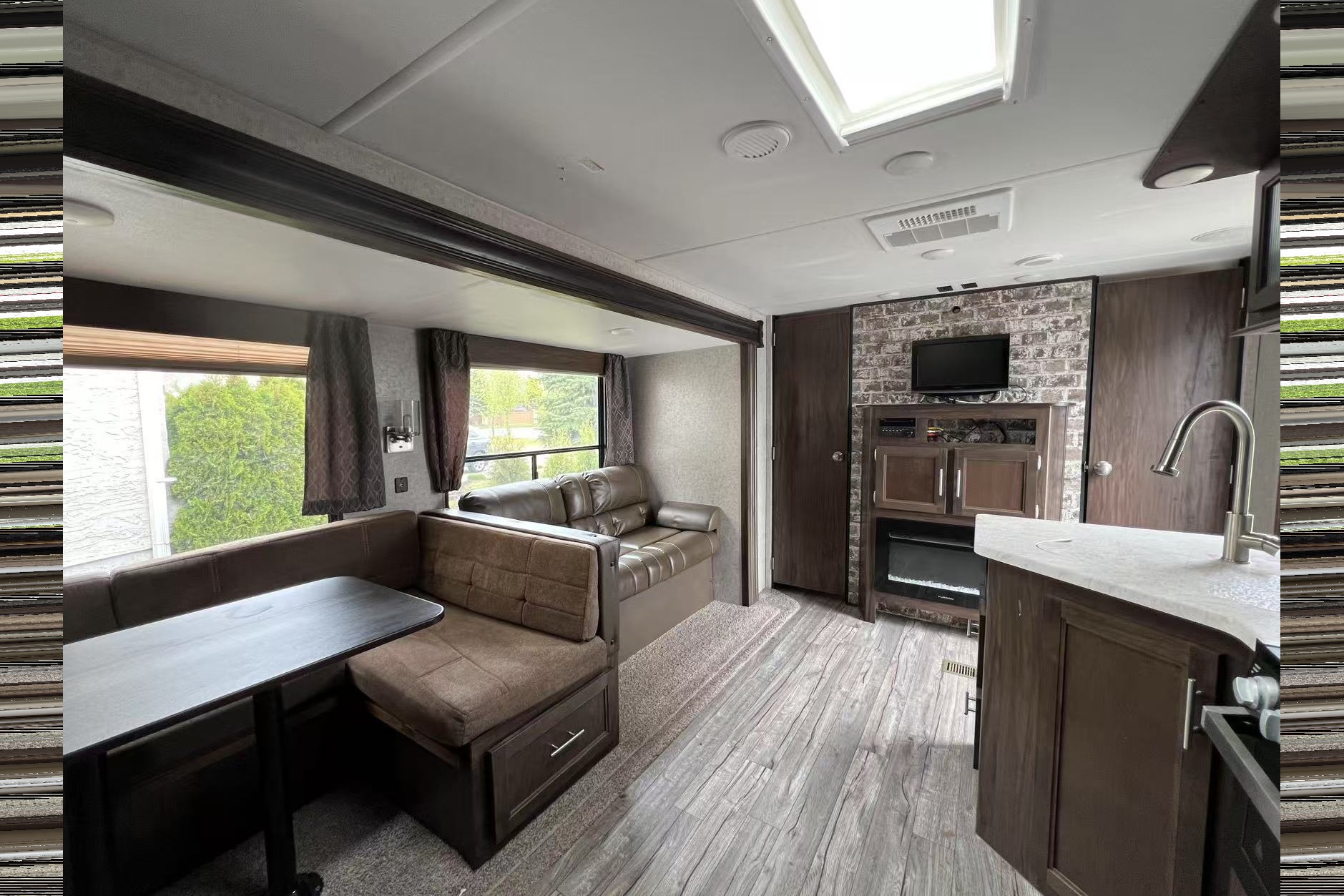 Cheerful 2018 Cherokee M-274DBH Travel Trailer