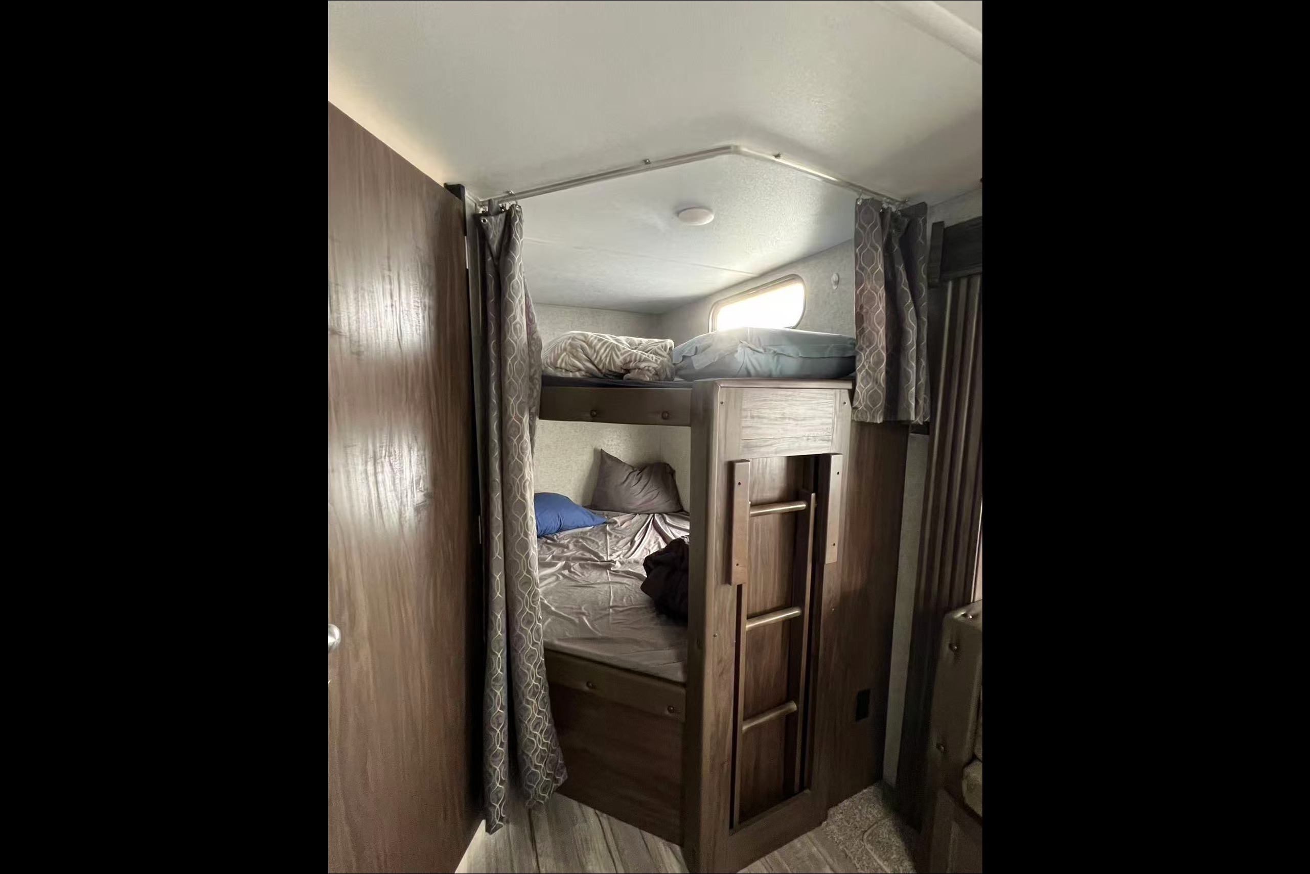 Cheerful 2018 Cherokee M-274DBH Travel Trailer