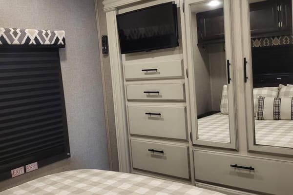 Go and Do RV Rentals - Family Friendly Luxurious Class C