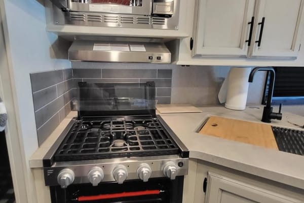 Go and Do RV Rentals - Family Friendly Luxurious Class C