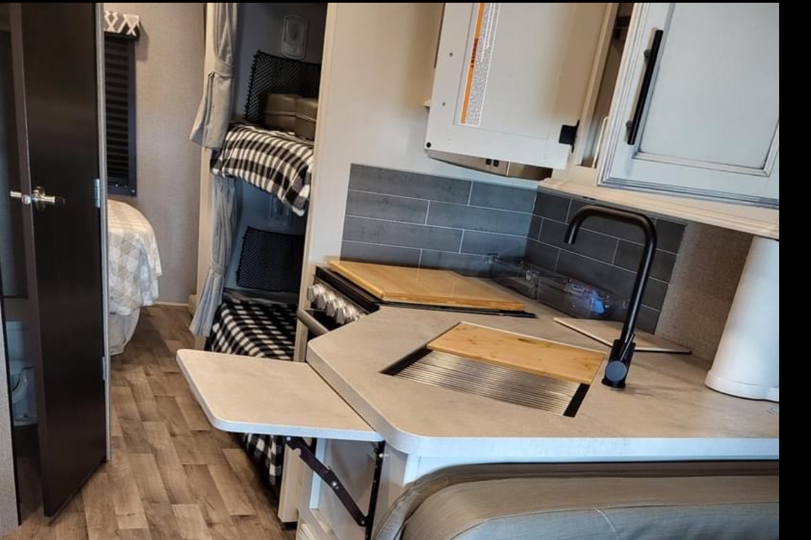 Go and Do RV Rentals - Family Friendly Luxurious  Class C