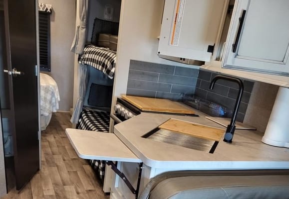 Go and Do RV Rentals - Family Friendly Luxurious Class C