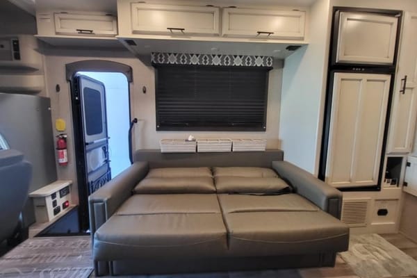 Go and Do RV Rentals - Family Friendly Luxurious Class C