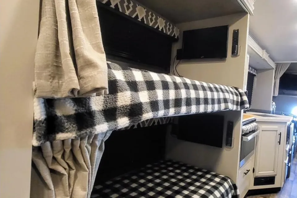 Go and Do RV Rentals - Family Friendly Luxurious  Class C