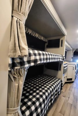 Go and Do RV Rentals - Family Friendly Luxurious Class C