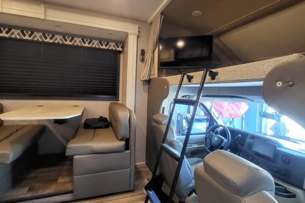 Go and Do RV Rentals - Family Friendly Luxurious Class C