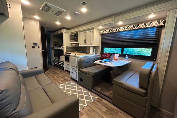 Go and Do RV Rentals - Family Friendly Luxurious Class C