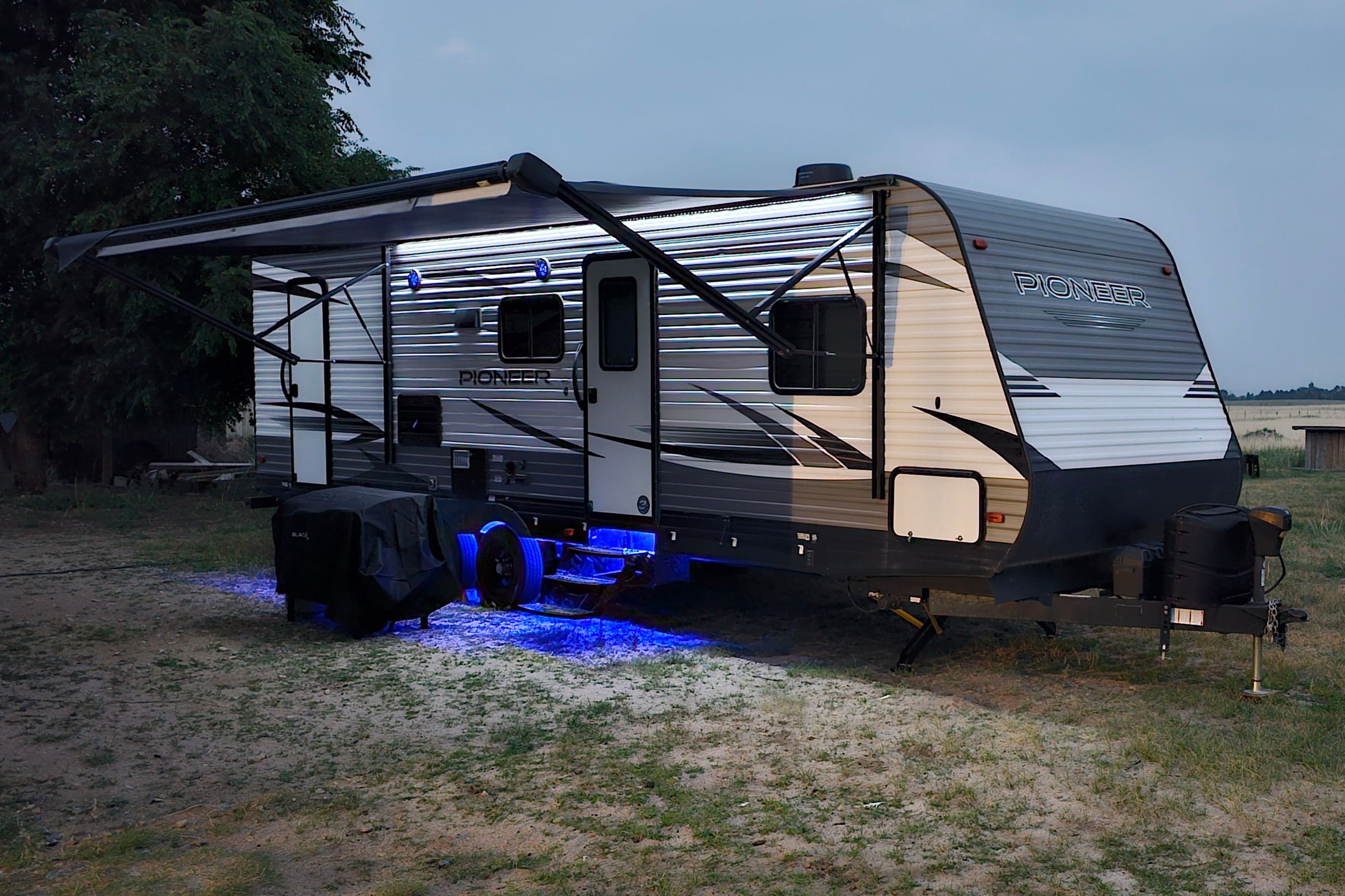 Spacious Pioneer Travel Trailer – Sleeps 10 | Family & Hunting Ready