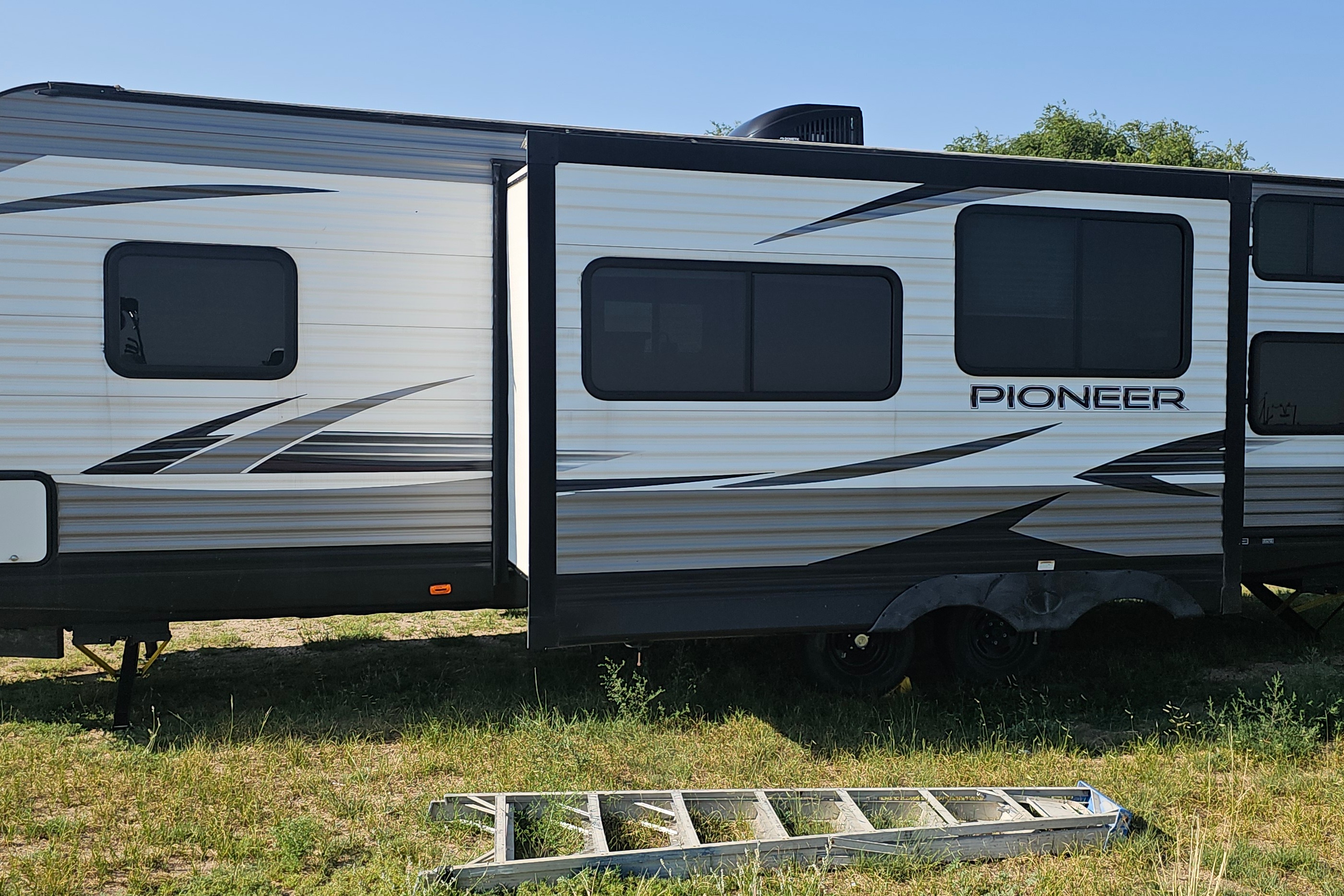 Spacious Pioneer Travel Trailer – Sleeps 10 | Family & Hunting Ready