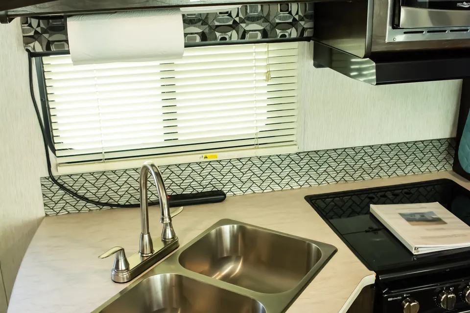 Spacious Pioneer Travel Trailer – Sleeps 10 | Family & Hunting Ready