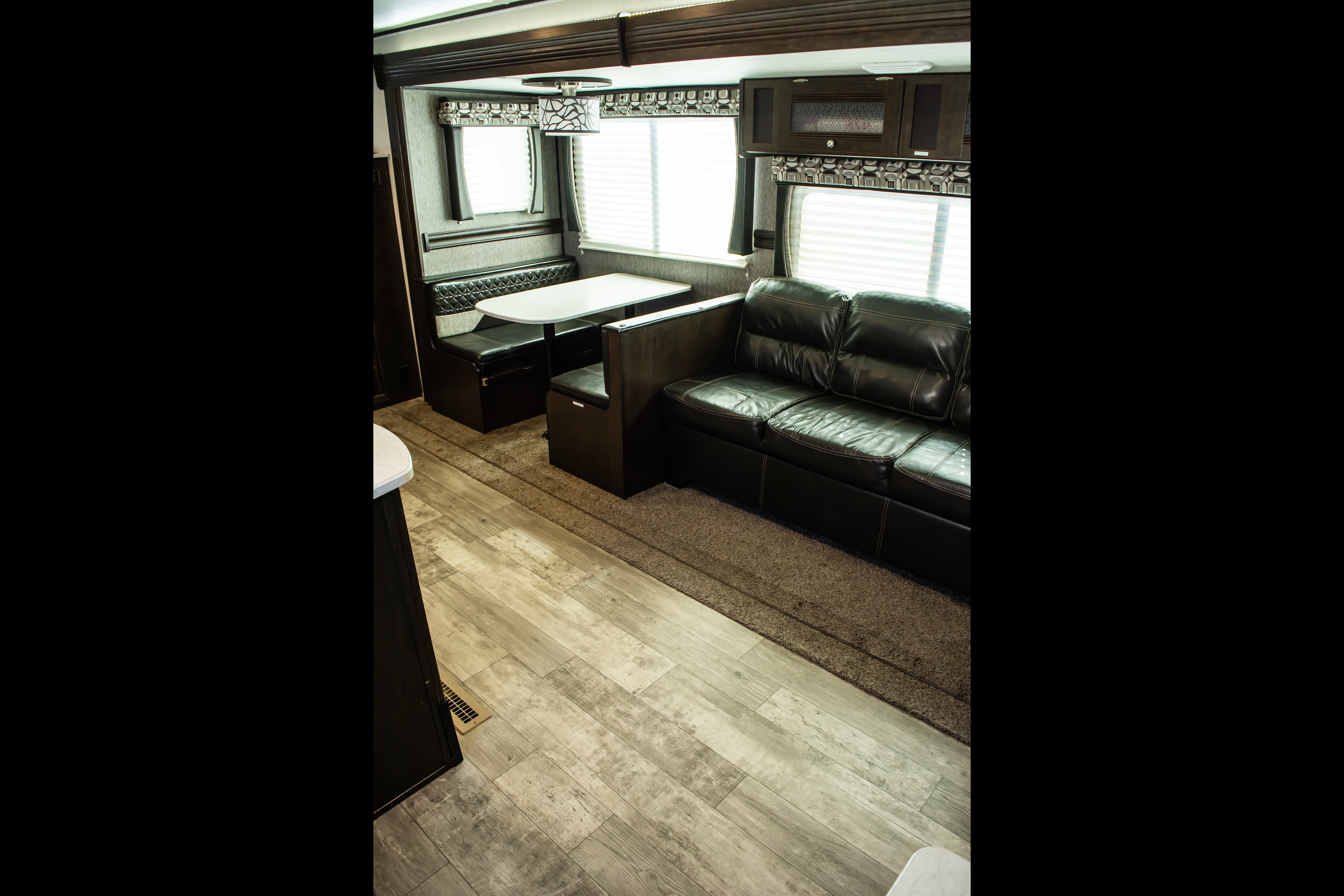 Spacious Pioneer Travel Trailer – Sleeps 10 | Family & Hunting Ready