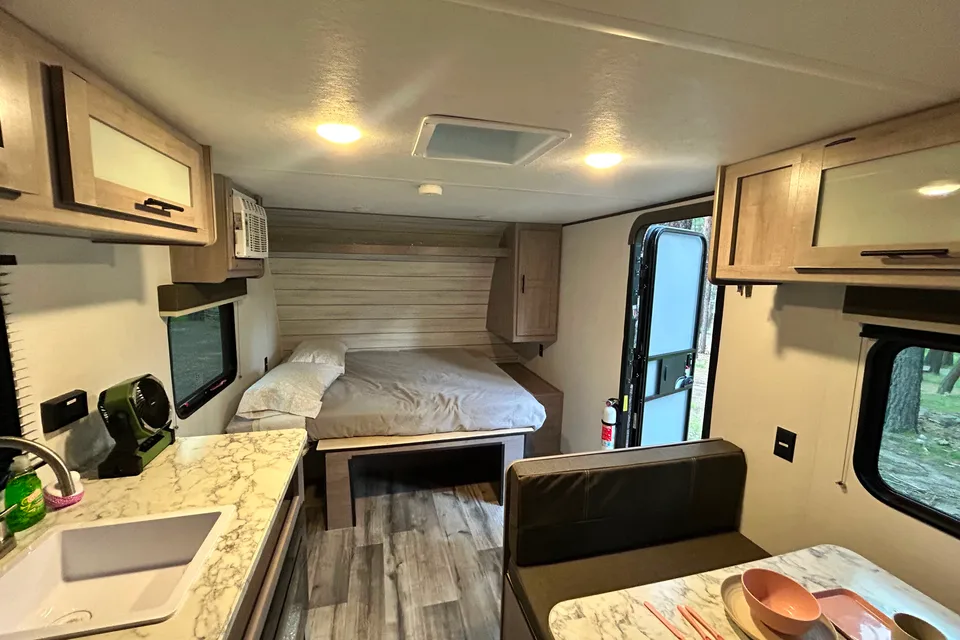 Baileys Escape Dutchmen Coleman Lantern 17R Travel Trailer