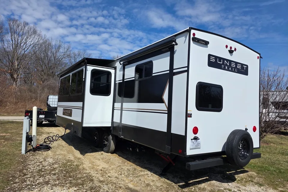 Favian's Crossroads Sunset trail 331bh Travel Trailer
