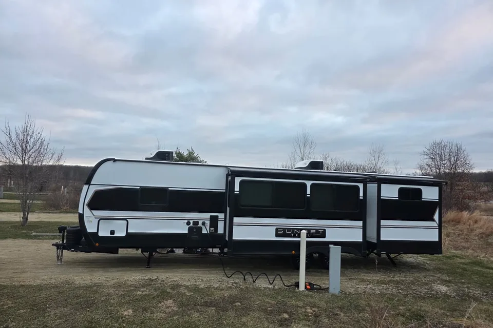 Favian's Crossroads Sunset trail 331bh Travel Trailer