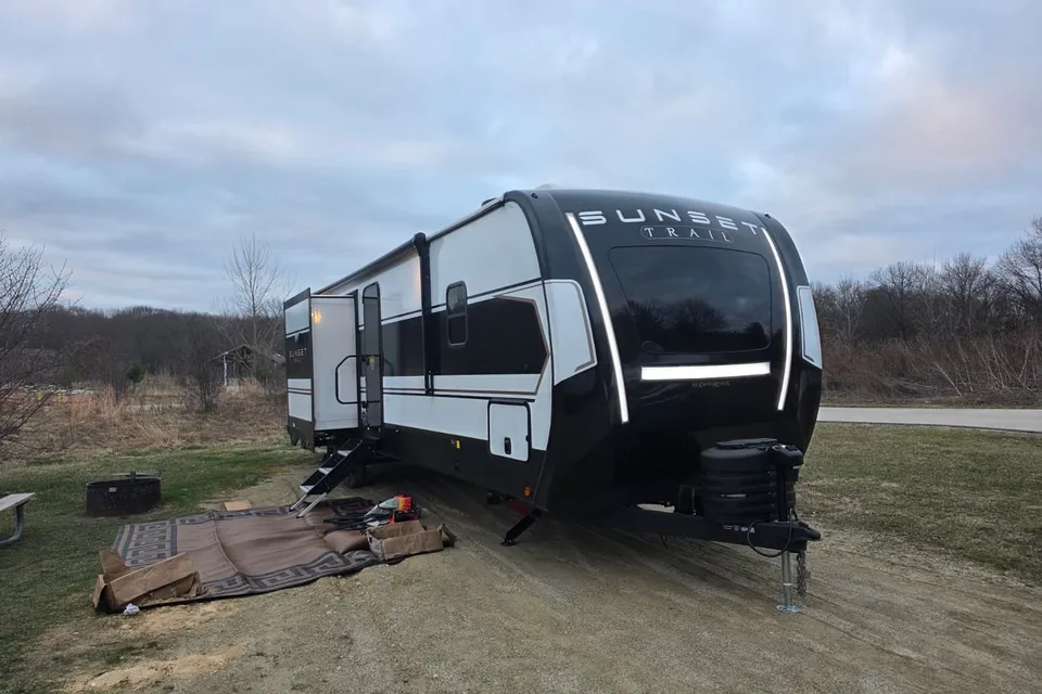 Favian's Crossroads Sunset trail 331bh Travel Trailer