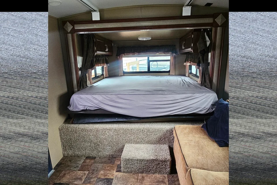 Wolsey Family Keystone Travel Trailer - Sleeps 6!