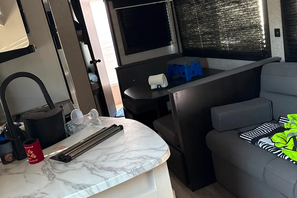 Party of 6 Jayco Jay Flight Travel Trailer