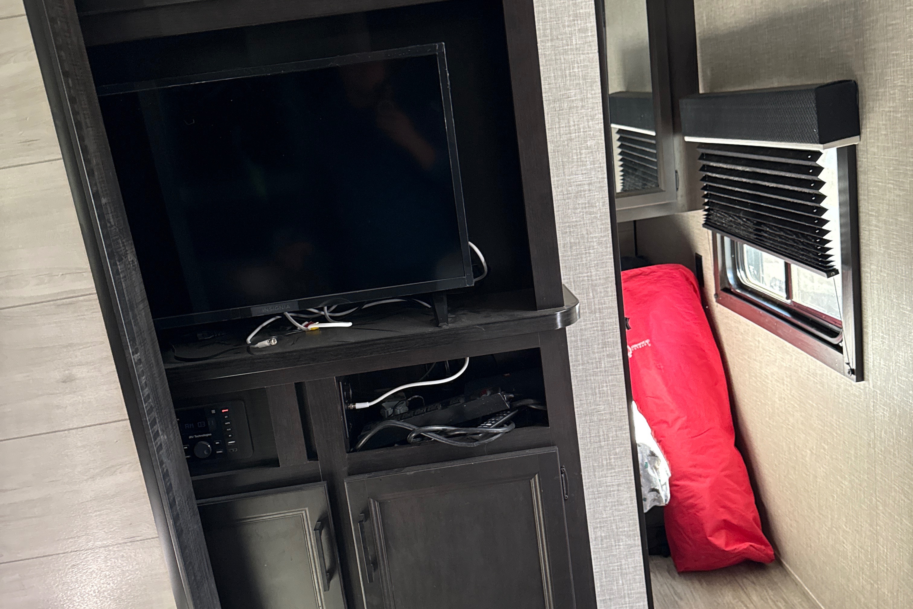 Party of 6 Jayco Jay Flight Travel Trailer