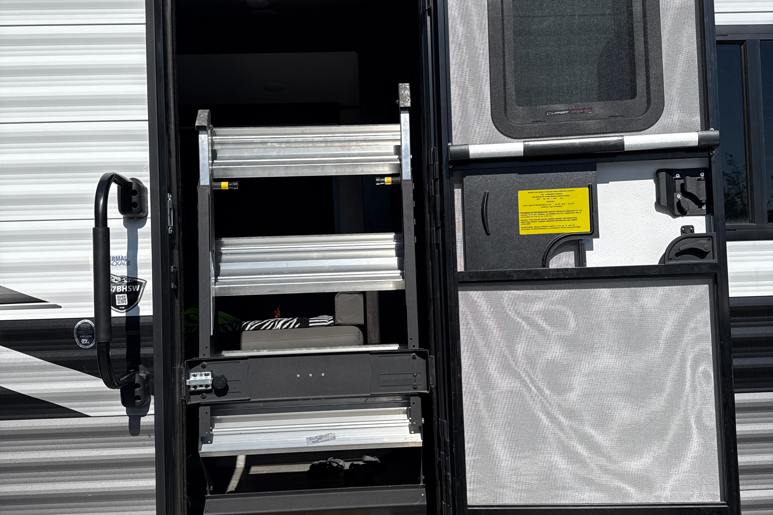 Party of 6 Jayco Jay Flight Travel Trailer