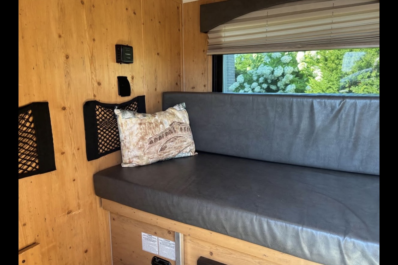 Pingkan's Sunray 109 Classic Travel Trailer