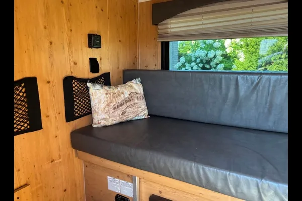 Pingkan's Sunray 109 Classic Travel Trailer