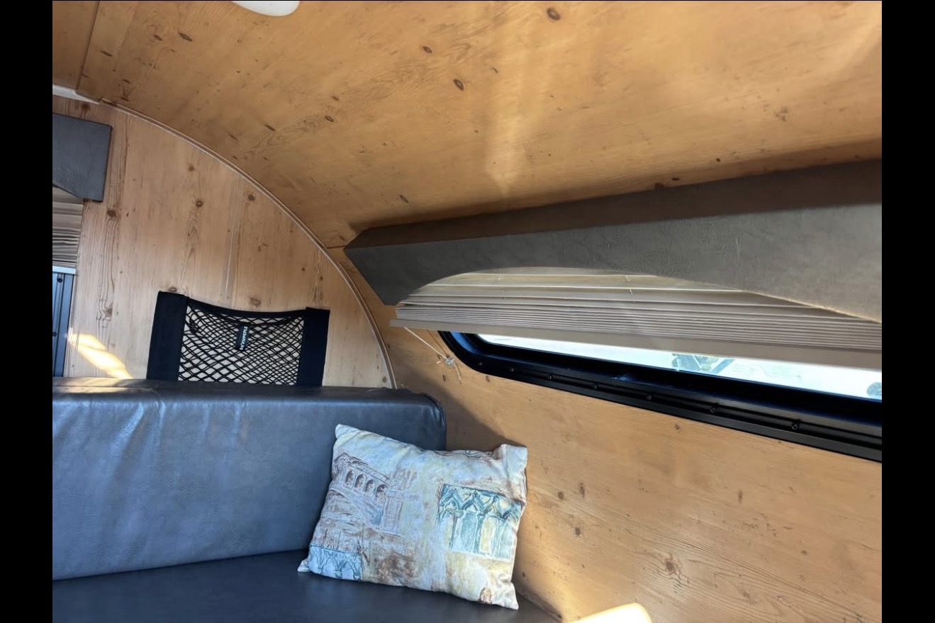 Pingkan's Sunray 109 Classic Travel Trailer