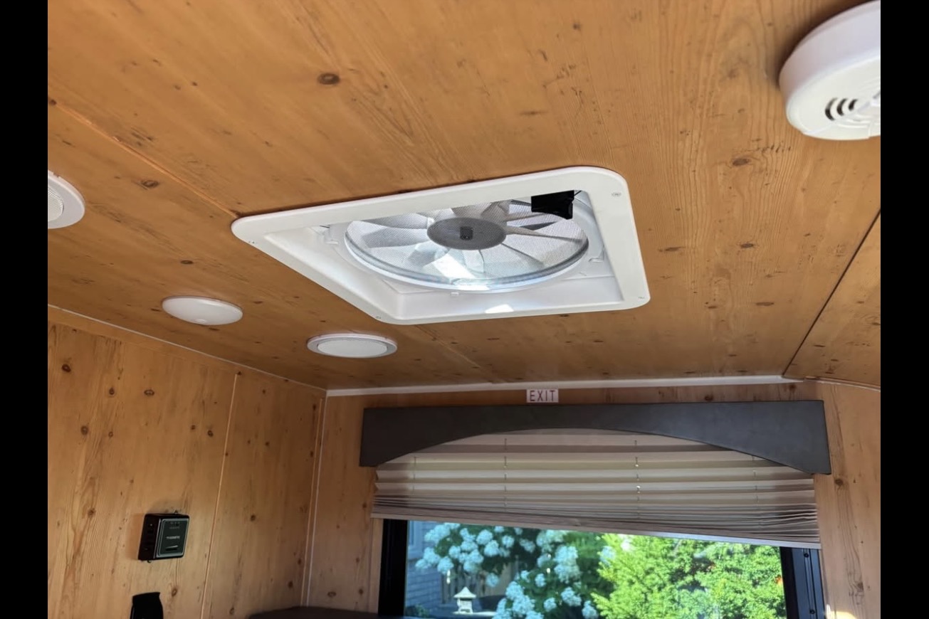 Pingkan's Sunray 109 Classic Travel Trailer