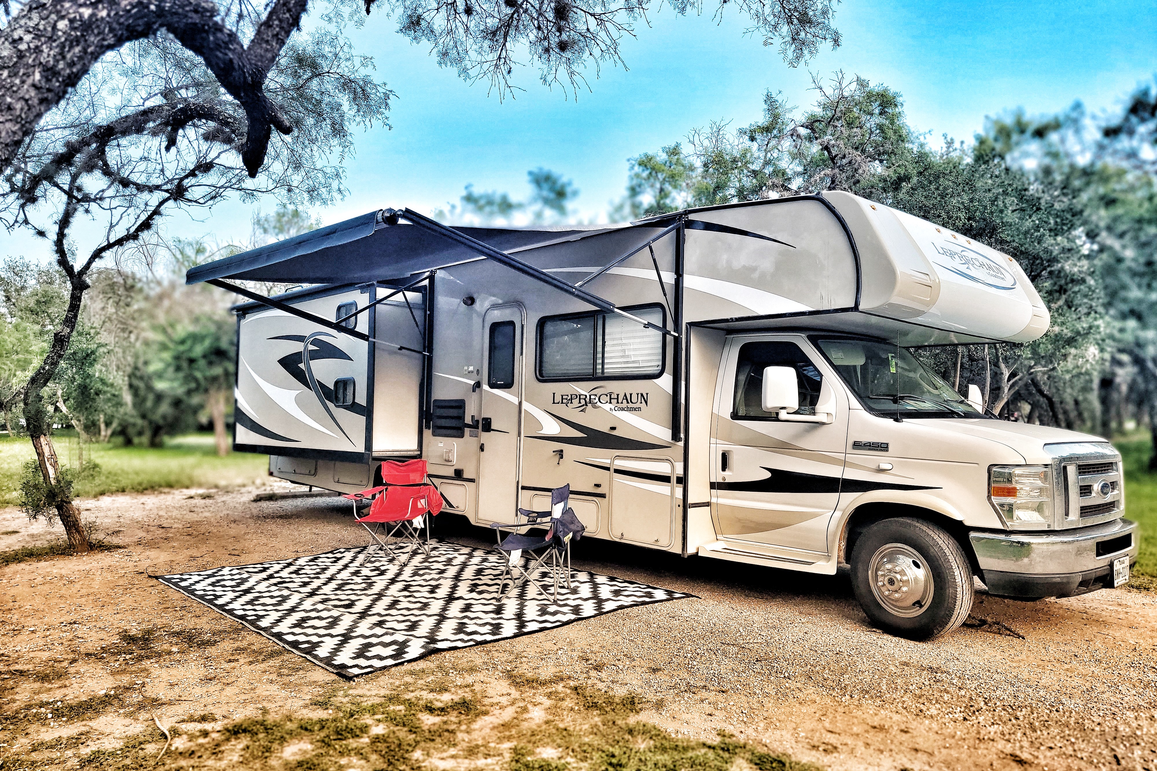 Completely Revonated! "Lucky" the Leprechaun Bunkhouse *Sleeps 10*