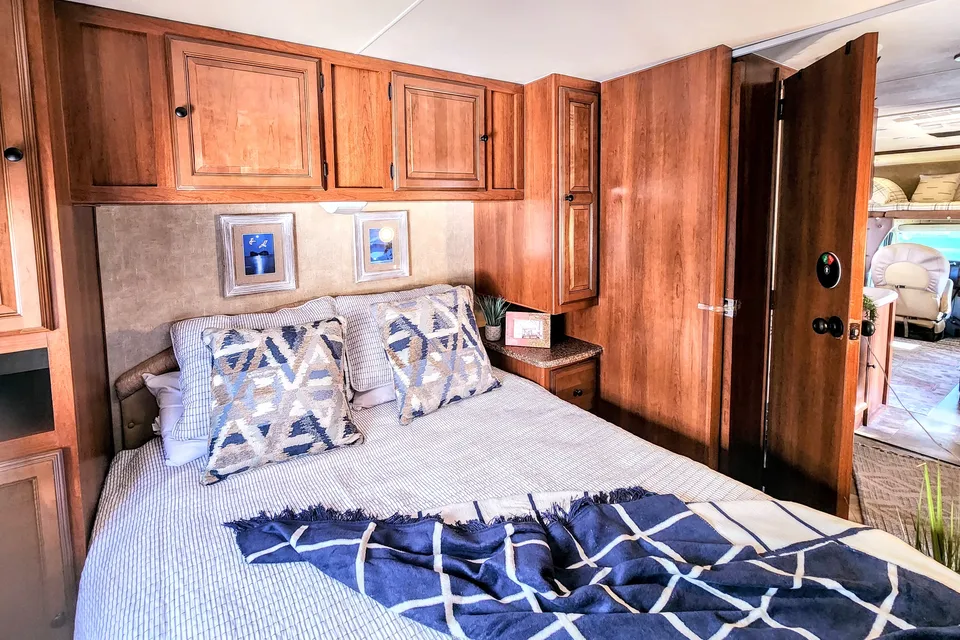 Completely Revonated! "Lucky" the Leprechaun Bunkhouse *Sleeps 10*