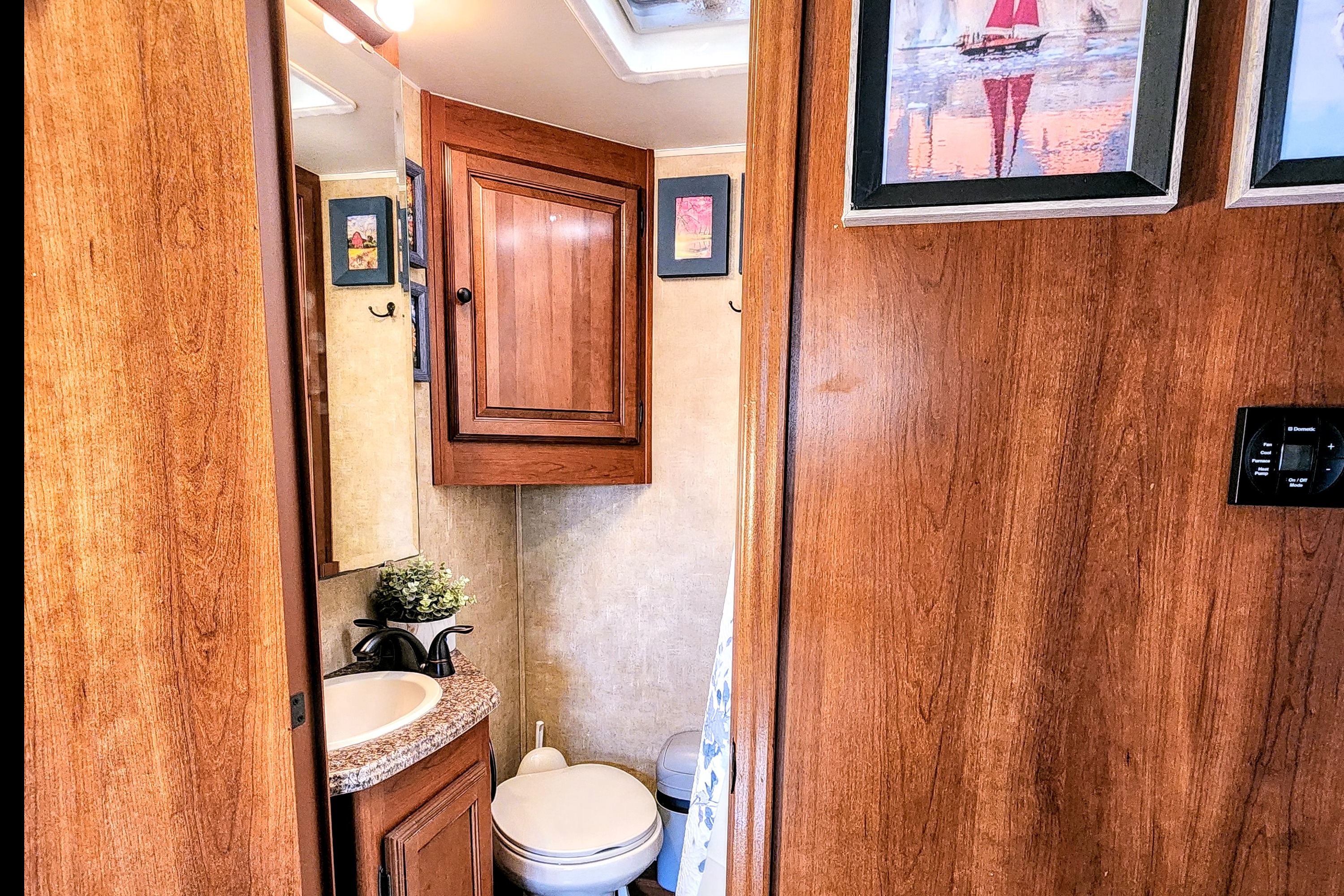 Completely Revonated! "Lucky" the Leprechaun Bunkhouse *Sleeps 10*