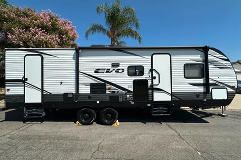 “ The Isabella” Forest River EVO T2700 Travel Trailer