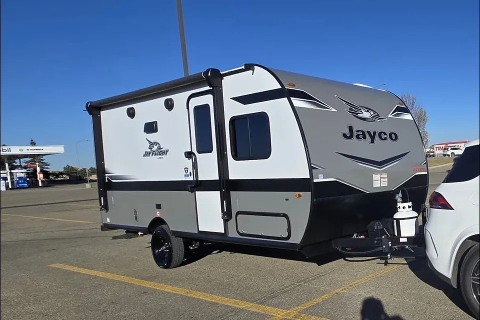 SUV or VAN Towable Jayco 184BSW Travel Trailer