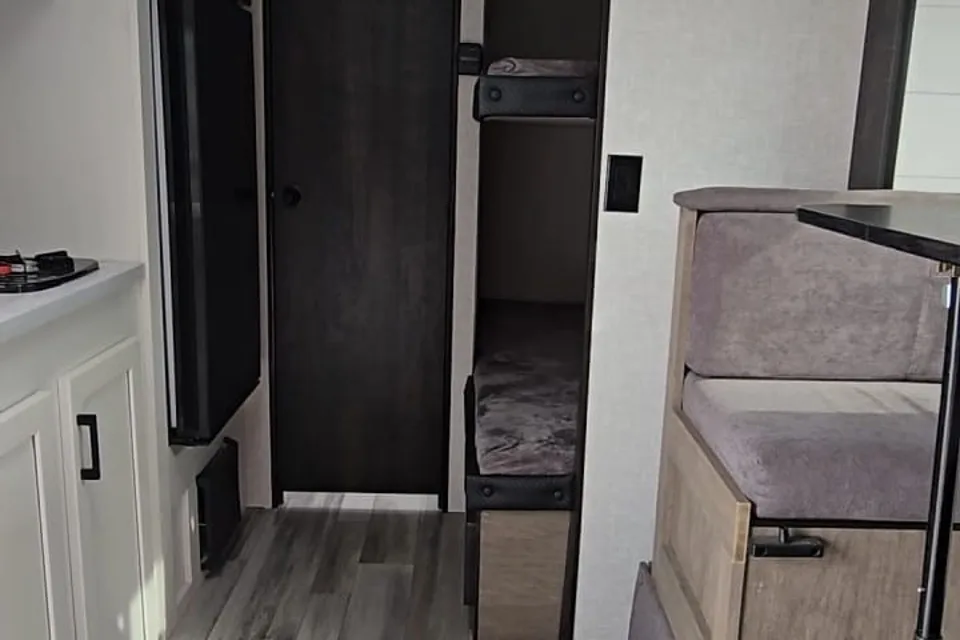 SUV or VAN Towable Jayco 184BSW Travel Trailer
