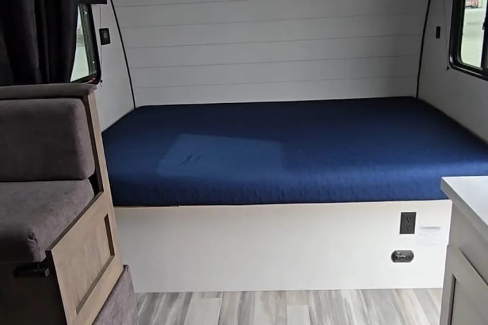 SUV or VAN Towable Jayco 184BSW Travel Trailer
