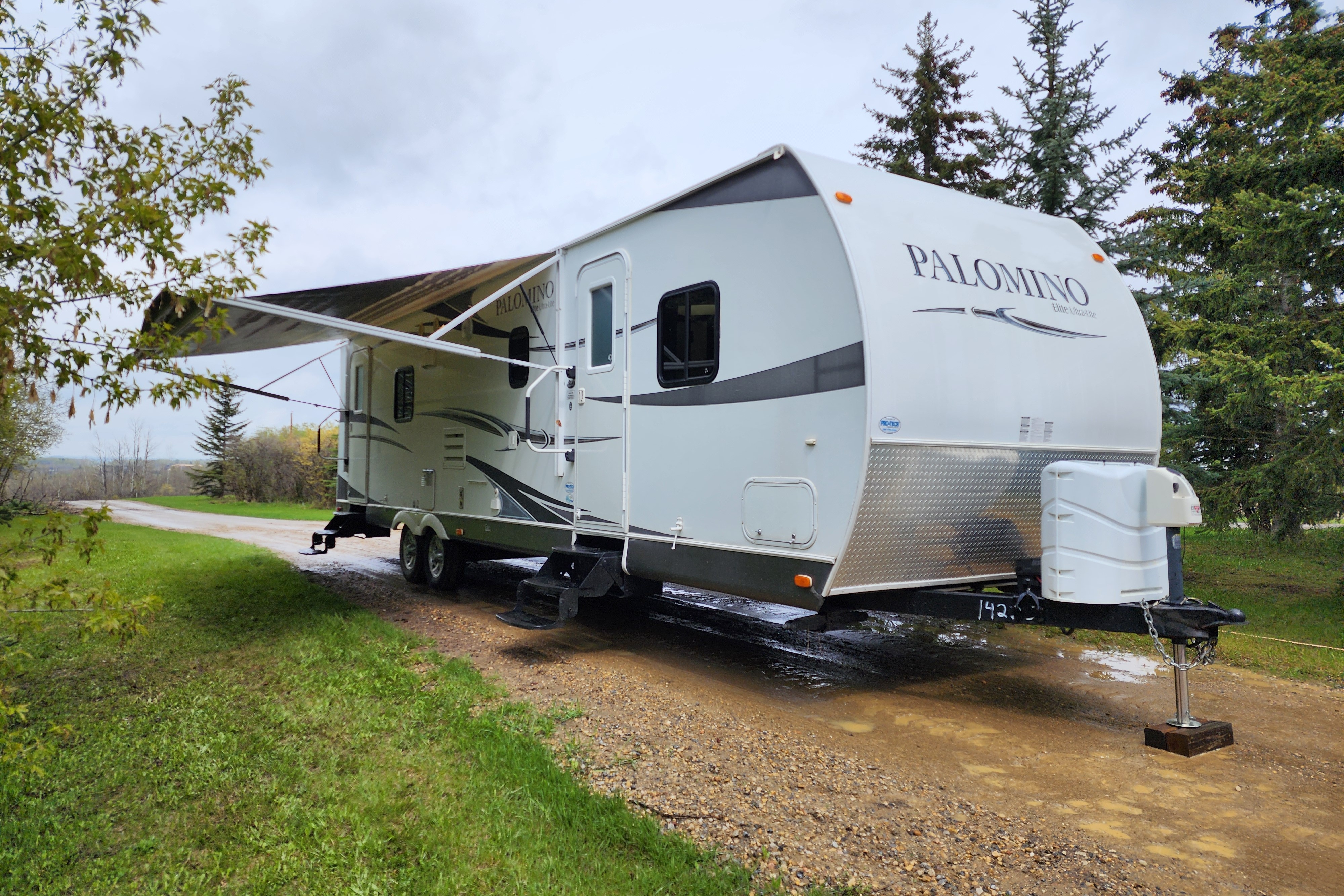 Bearspaw Palomino Elite Ultra-Lite T-829RLQS Travel Trailer