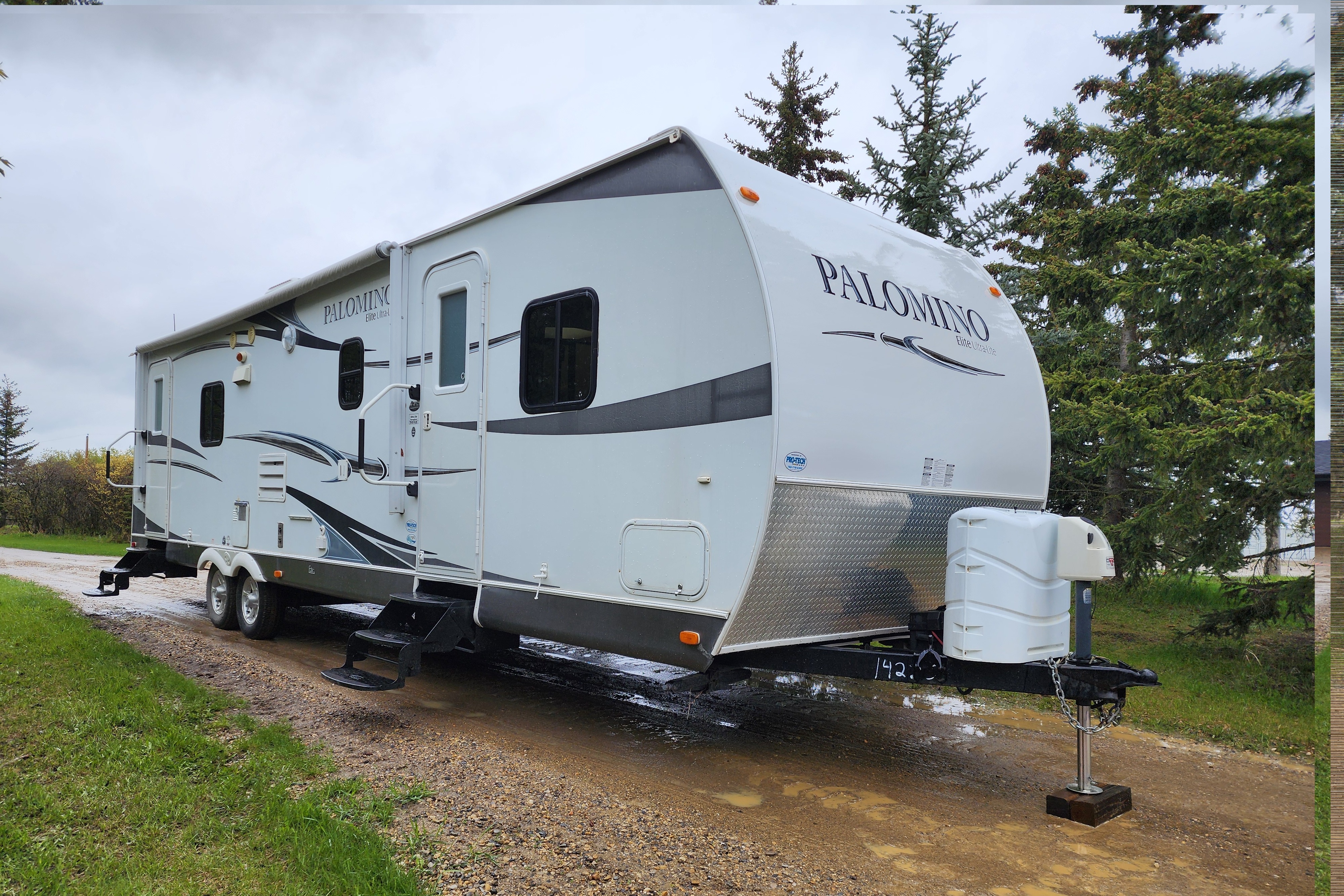 Bearspaw Palomino Elite Ultra-Lite T-829RLQS Travel Trailer