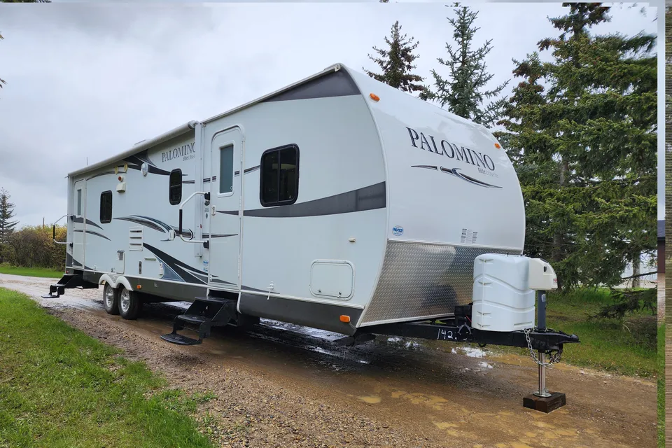 Bearspaw Palomino Elite Ultra-Lite T-829RLQS Travel Trailer