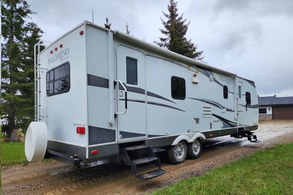 Bearspaw Palomino Elite Ultra-Lite T-829RLQS Travel Trailer